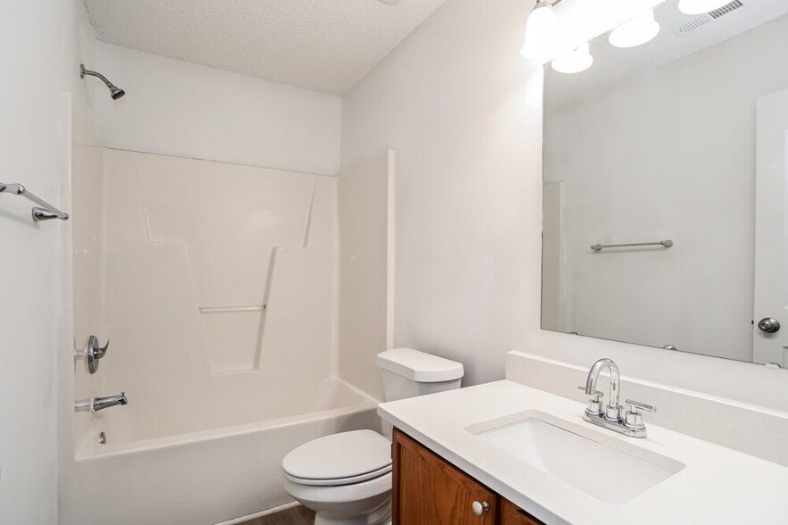 Building Photo - 4530 Fox Thorne Dr