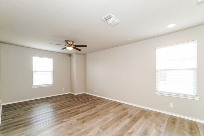 Building Photo - 4001 Legend Pond