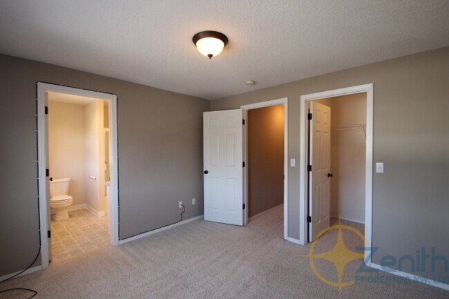 Building Photo - 7205 NE 159th Ave