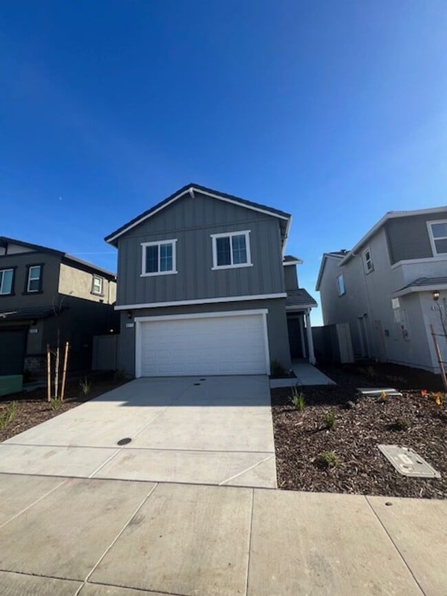 Building Photo - Brand New DR Horton Solar Smart Home with 4 Bedrooms.