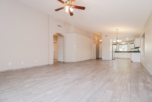 Building Photo - 15881 W Latham St