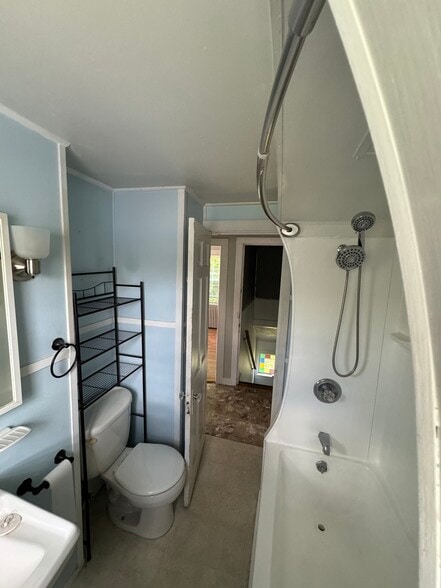 Building Photo - 331 King Philip St