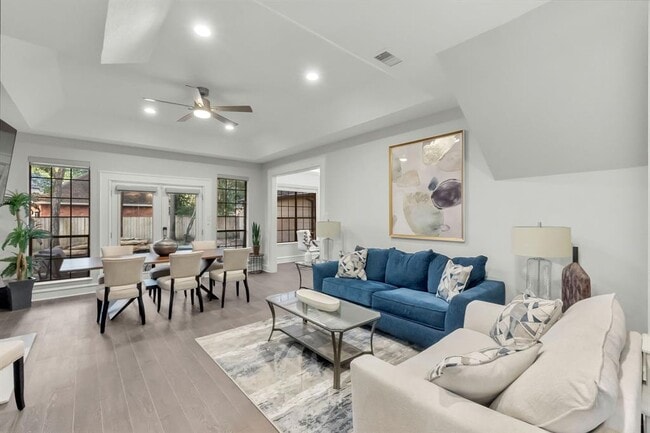 Primary Photo - 122 E Placid Hill Cir