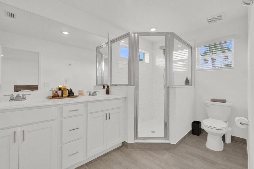 Building Photo - 4246 Lagoon Shore Dr