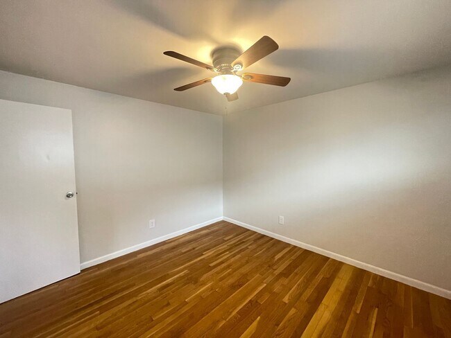 Building Photo - 457 Merrimack St