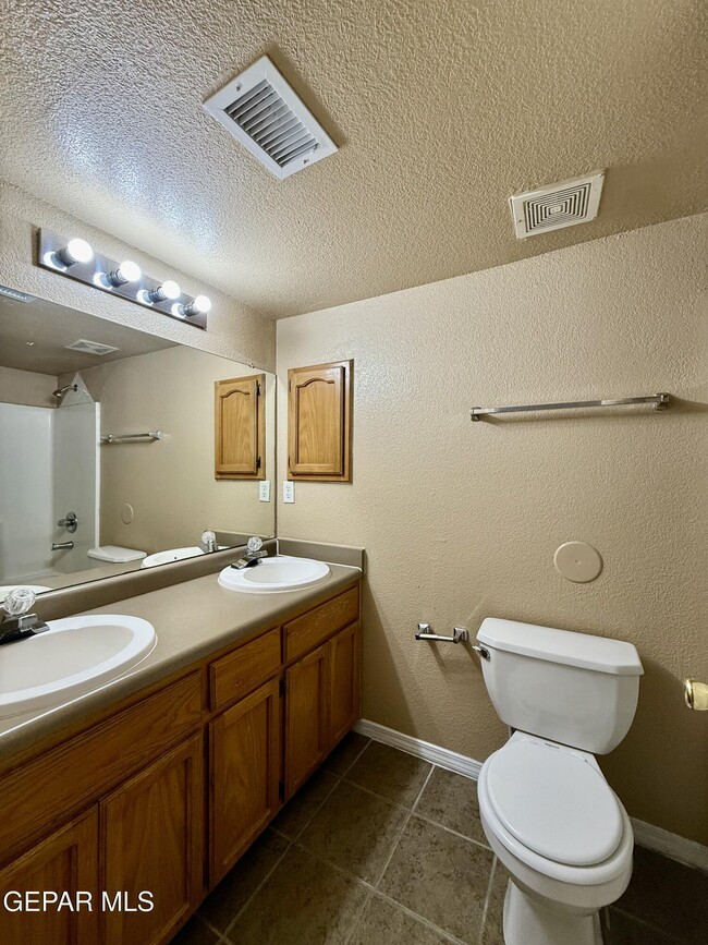 Building Photo - 3401 Tierra Zafiro Dr