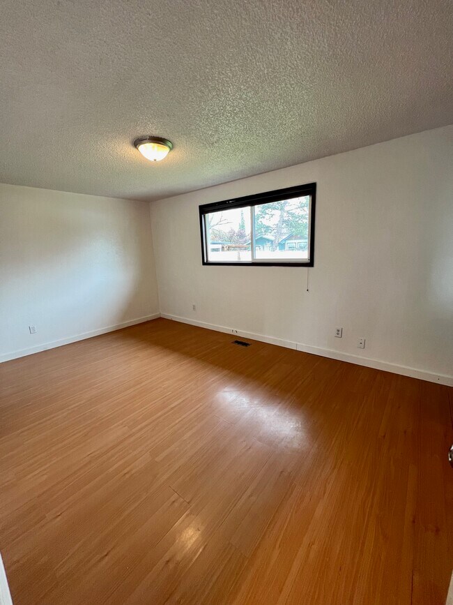 Building Photo - 990 Janes Rd