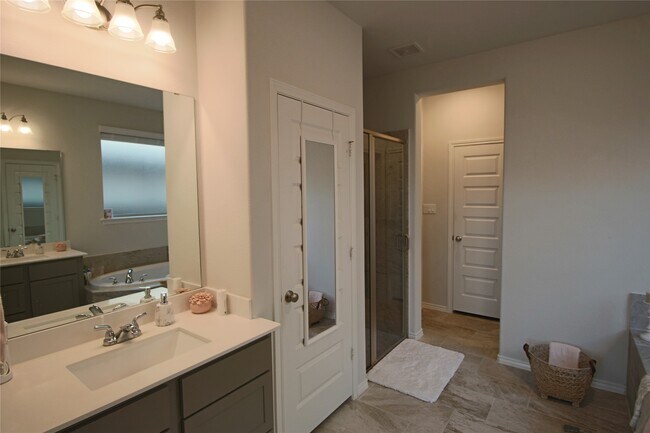Building Photo - 24727 Tanoureen Dr