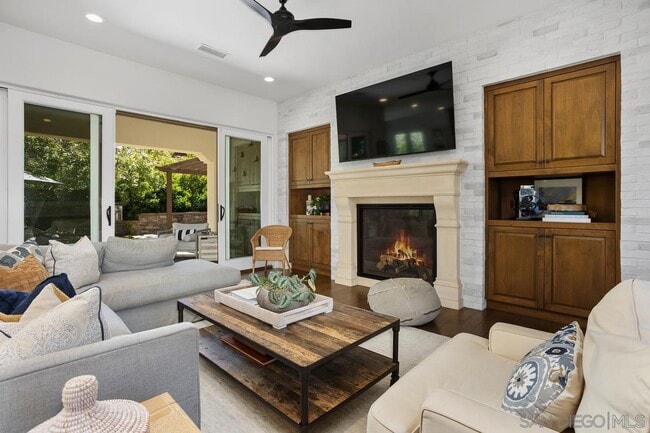 Building Photo - 10879 Equestrian Ridge Ct