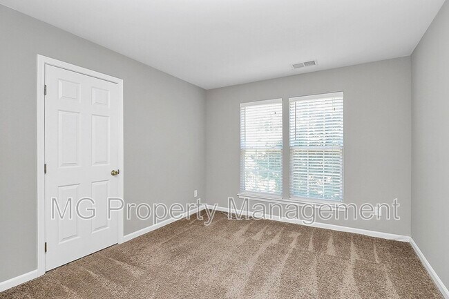 Building Photo - 14220 Riding Hill Ave