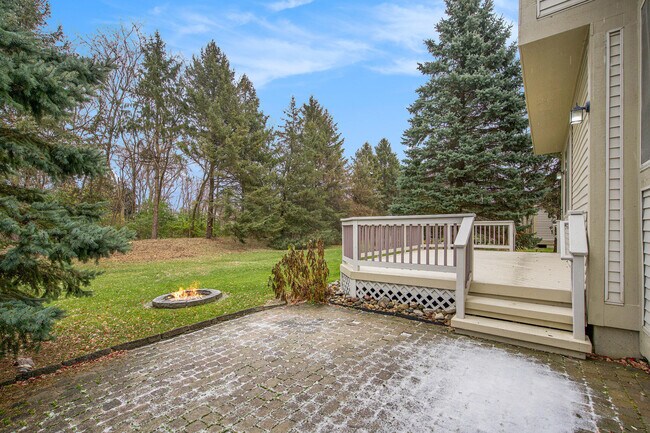 Building Photo - 5660 Versailles Ave