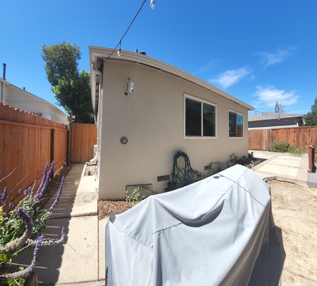 Building Photo - Beautiful, updated home close to Poly and ...