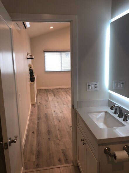 Building Photo - 6140 W 74th St