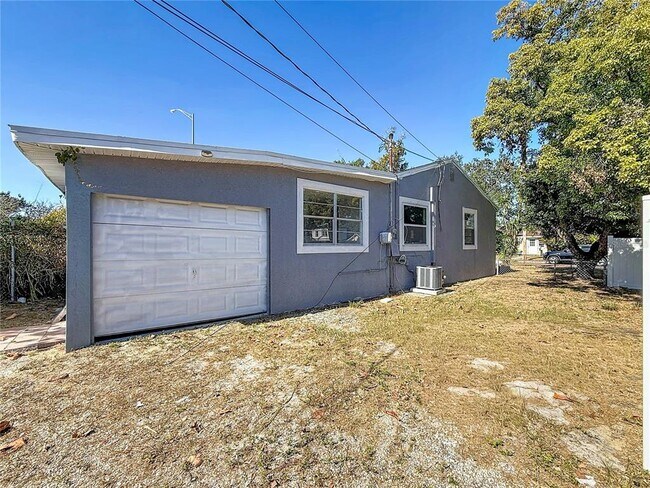 Building Photo - 2100 28th Ave N