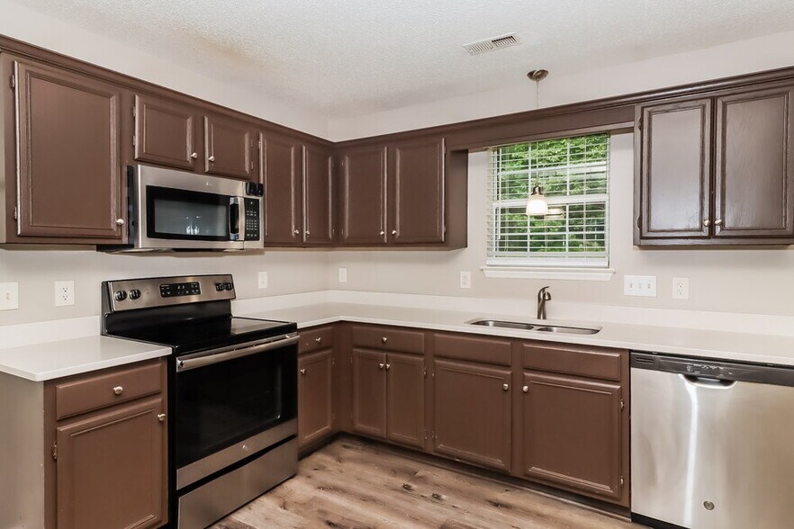Building Photo - 1411 Bear Mountain Rd