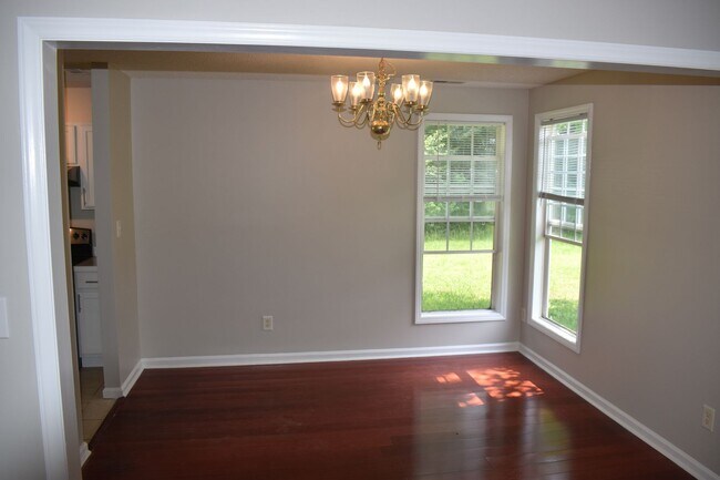 Building Photo - Beautiful 3-Bedroom Home
