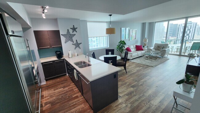 Primary Photo - 500 Brickell Ave
