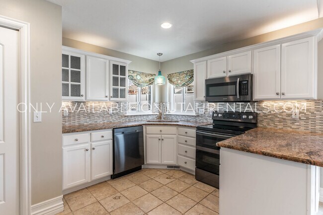 Building Photo - 1595 S 50 W