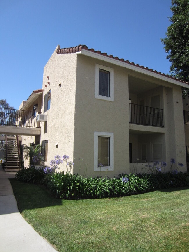 Building Photo - Spacious 2Bd Condo in Mira Mesa with Private Balcony & In-Unit Laundry!