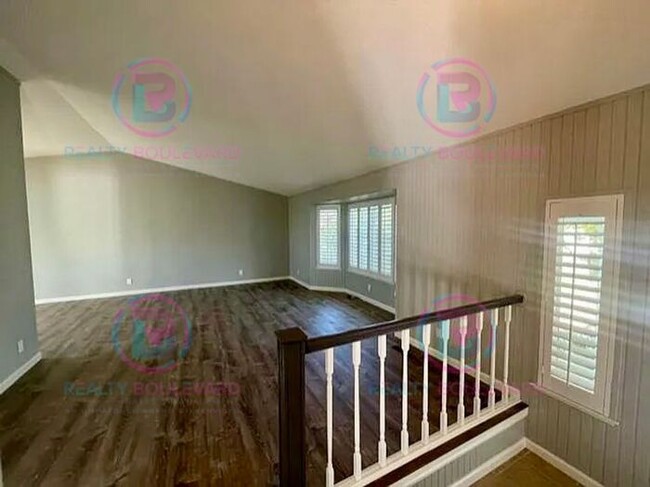 Building Photo - Spacious 4-bedroom, 3-bath home located in...