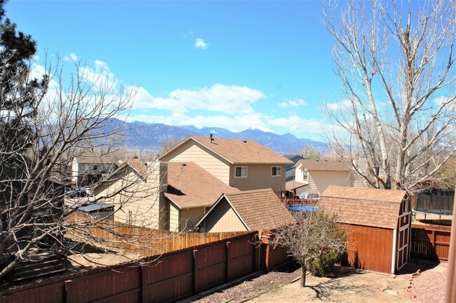 Building Photo - 330 Putnam Dr