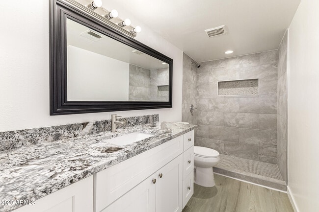 Building Photo - 7126 N 19th Ave