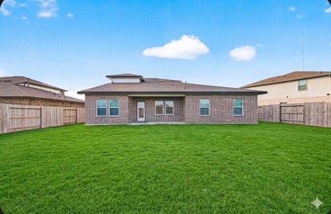 Building Photo - 1107 Lakes Edge Ln