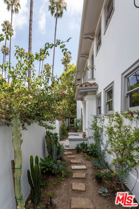 Building Photo - 5850 Foothill Dr