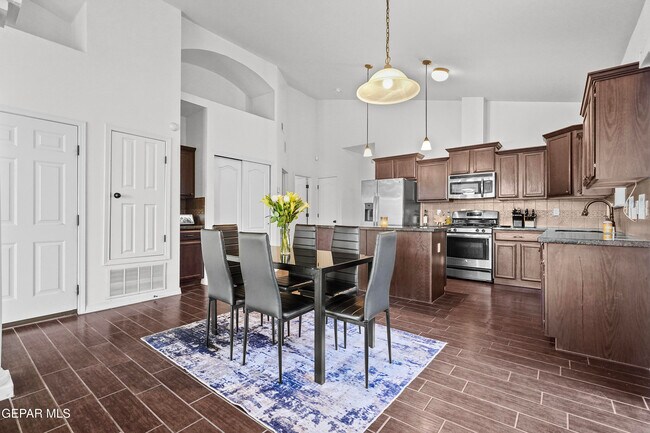 Building Photo - 3768 Loma Adriana