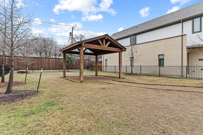 Building Photo - 2315 Rook Dr