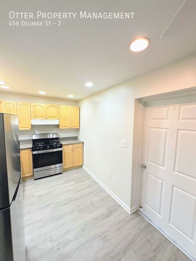 Building Photo - 456 Delmar St