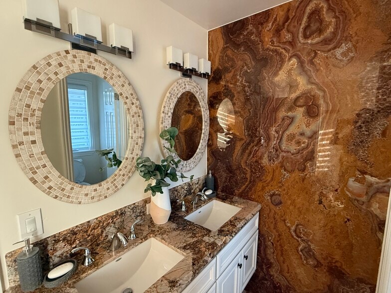 Master Bathroom - 707 Matadero Ave