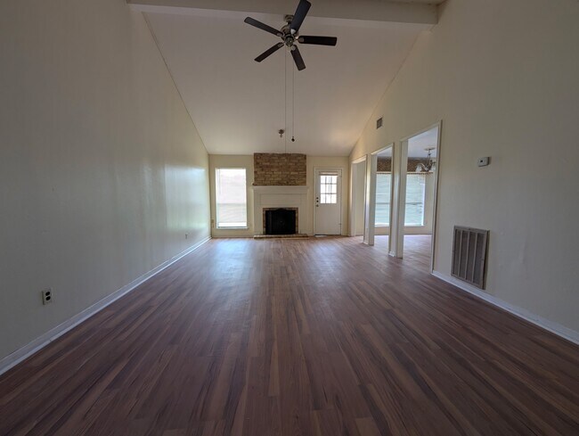 Building Photo - 3138 Windmill St
