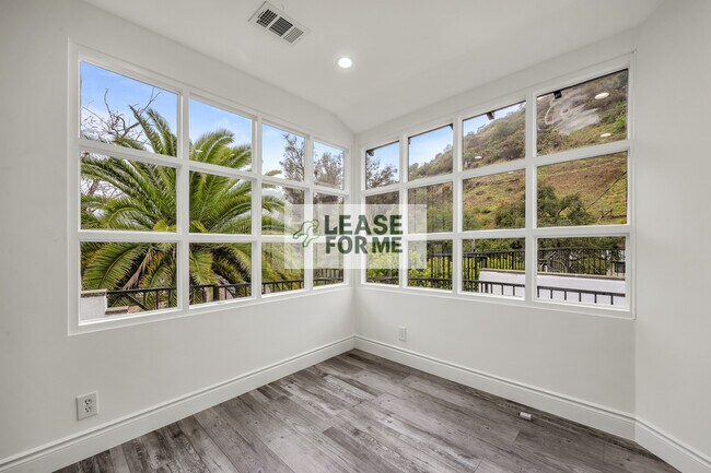 Building Photo - 9848 Portola Dr