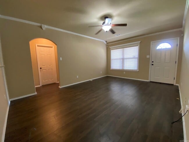 Building Photo - 2633 Chapel Creek Dr