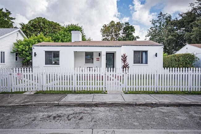 Building Photo - 243 NW 44th St