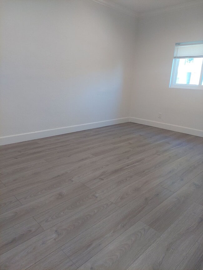 Building Photo - Discover Modern Living in Glendale's Newes...