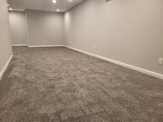 Building Photo - 11447 Lynhurst Dr