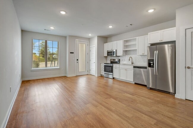 Building Photo - **Move-In Special - $500 off first month's rent**