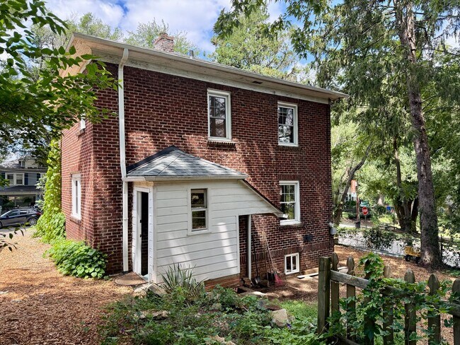 Building Photo - Central - Beautiful 1920's Traditional Brick Home, Newly Renovated