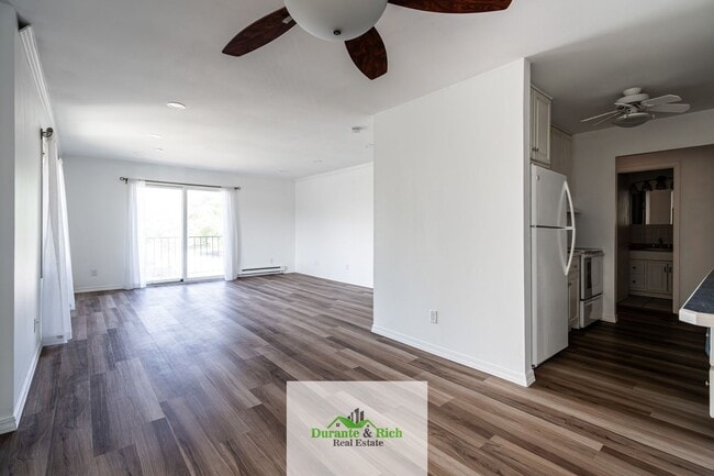 Building Photo - Spacious Upgraded 2 Bedroom 2 Bath Condo i...