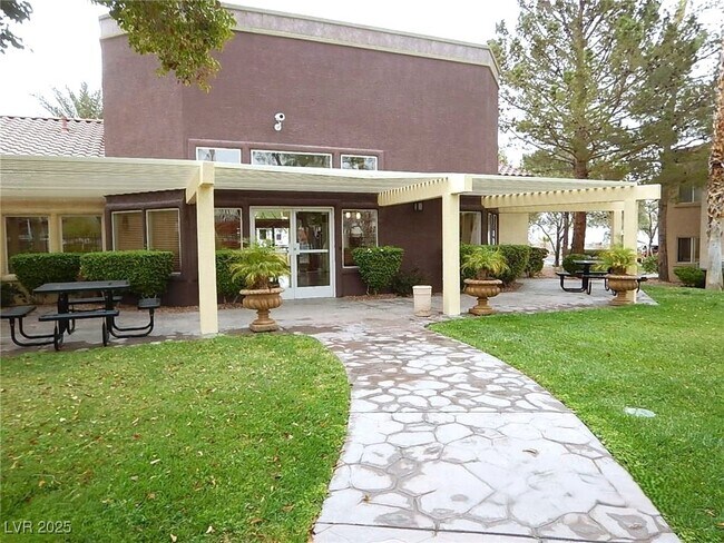 Building Photo - 7885 W Flamingo Rd