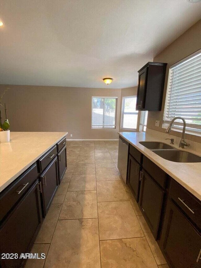 Building Photo - 1406 W Lake Mirage Ct