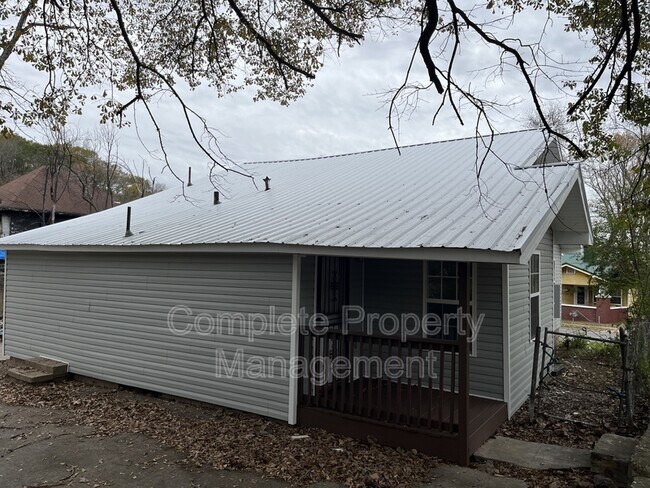 Building Photo - 2129 Pike Rd