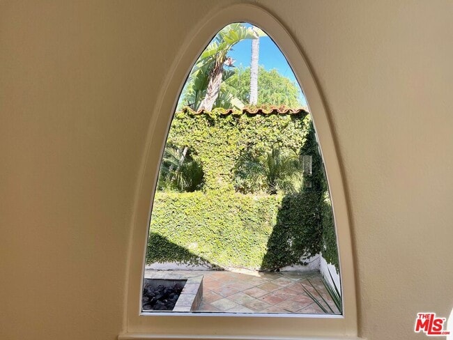 Building Photo - 401 Kings Rd