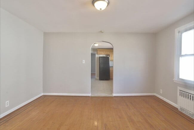 Building Photo - 125 Laidlaw Ave
