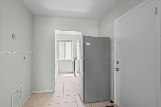 Building Photo - 8100 Crespi Blvd