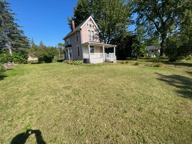 Building Photo - Duluth MN - 4+ bed - 2-bath - 2-car garage