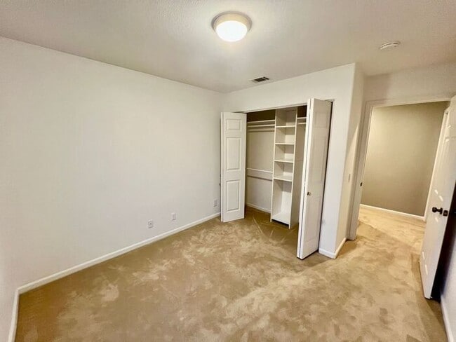 Building Photo - Welcome to this beautiful 3-bedroom, 2-bathroom condo in the desirable Avalon at Eagles Crossing