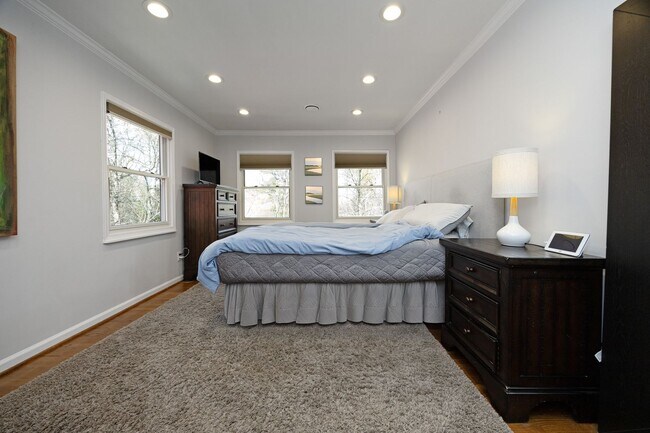 Building Photo - Beautifully renovated large home in CHCCS school district! Available mid-June!